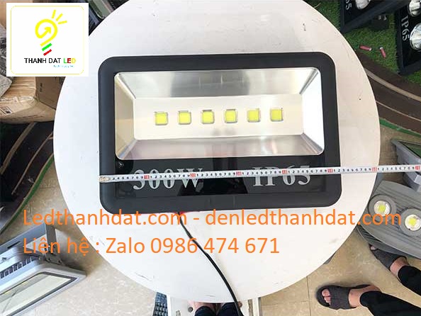 den-pha-led-300w-chieu-rong đèn pha led 300w chiếu rộng