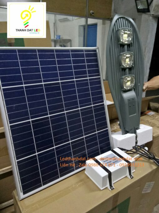 đèn đường năng lượng mặt trời pin rời 150w dự án