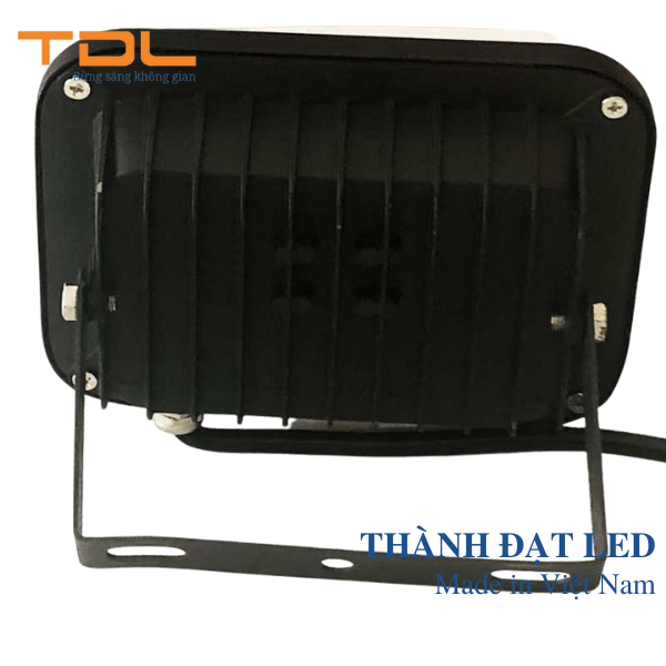 Den-pha-led-chieu-rong-20w (2) Đèn pha LED chiếu rộng 20w